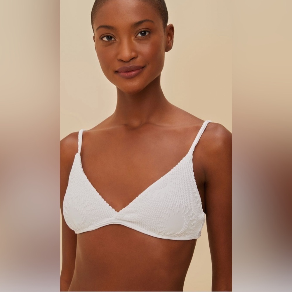 Farm Rio - White Sunny Moon
Triangle Bikini Top and bottom / swim - Picture 7 of 7